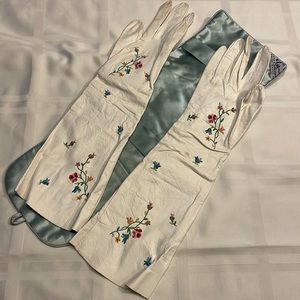 Vintage leather gloves